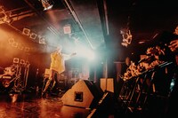 向井太一によるライブの様子。（撮影：竹本みずき）