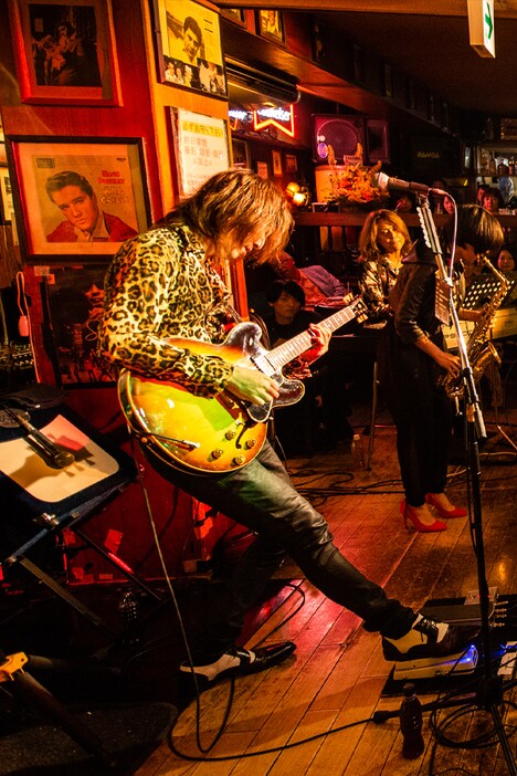 TAKURO「GLAY TAKURO Solo Project Live in YOKOHAMA "Journey without a map 2018"」の様子。