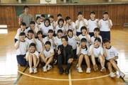 EXILE TETSUYAと長野市立東部中学校の生徒たち。