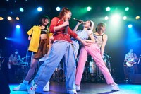 フィロソフィーのダンス「Girls Are Back In Town VOL,1」東京・LIQUIDROOM公演の様子。（撮影：新元気）