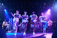 フィロソフィーのダンス「Girls Are Back In Town VOL,1」東京・LIQUIDROOM公演の様子。（撮影：新元気）