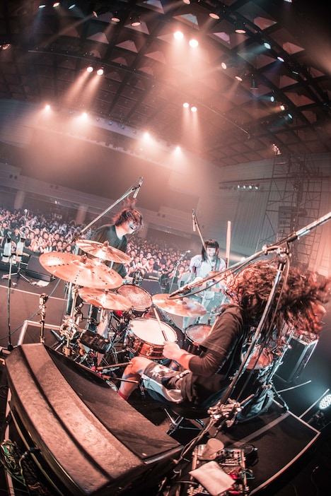 「ヤバイTシャツ屋さん “げんきいっぱい” TOUR 2018」京都・KBSホール6月21日公演の様子。（Photo by KEIJU）