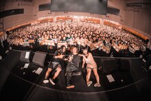 「ヤバイTシャツ屋さん “げんきいっぱい” TOUR 2018」京都・KBSホール6月21日公演の様子。（Photo by KEIJU）