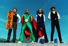 ザ・たこさん。左端がマサ☆吉永（Dr）、右端がオカウチポテト（B）。