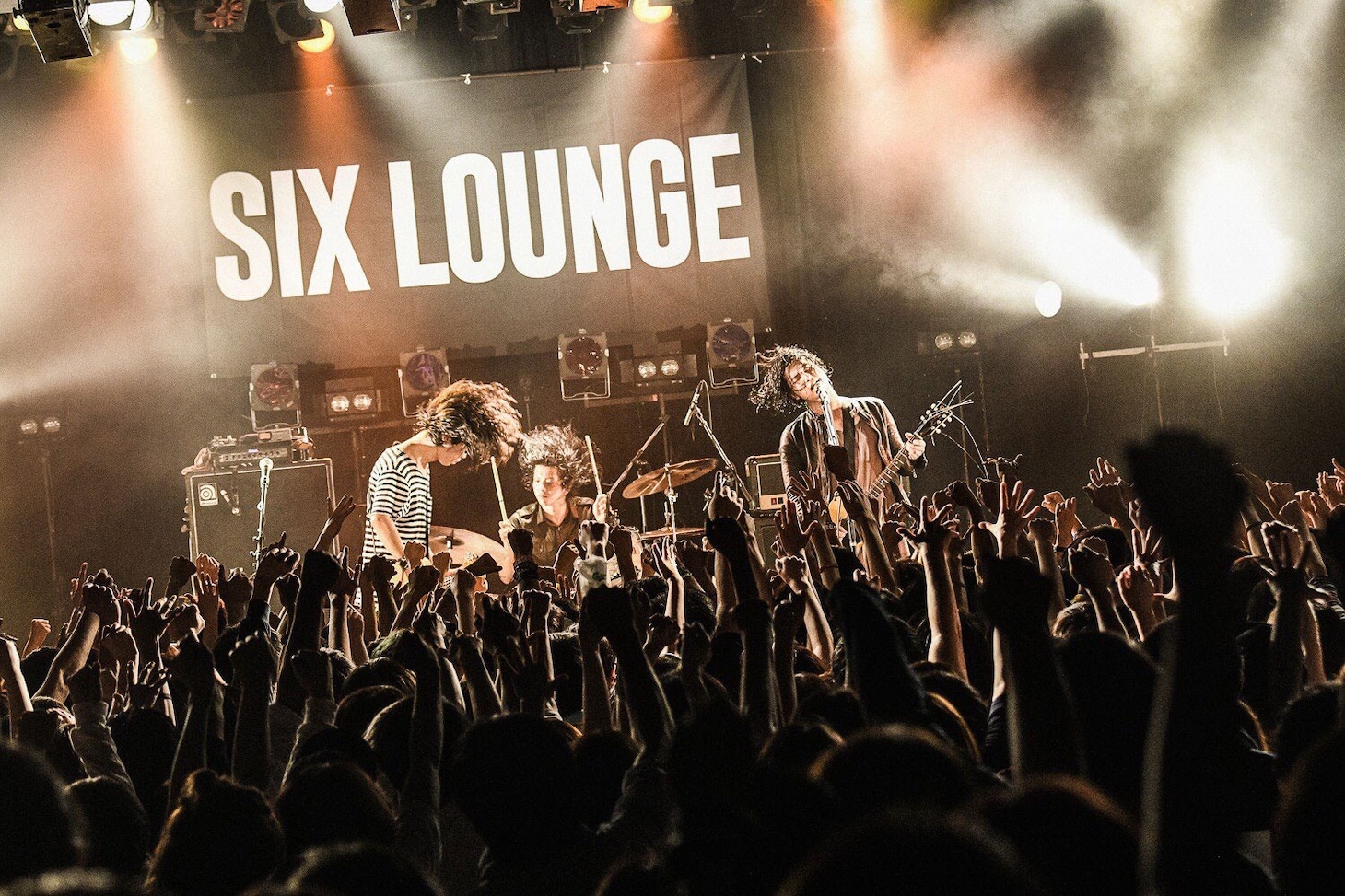 SIX LOUNGE「SIX LOUNGE TOUR 2018 “夢うつつ”」東京・LIQUIDROOM公演の様子。（撮影：夏目圭一郎）