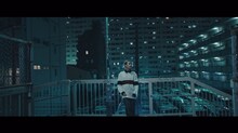 清水翔太「alone feat.SALU」ミュージックビデオのワンシーン。