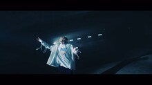 清水翔太「alone feat.SALU」ミュージックビデオのワンシーン。