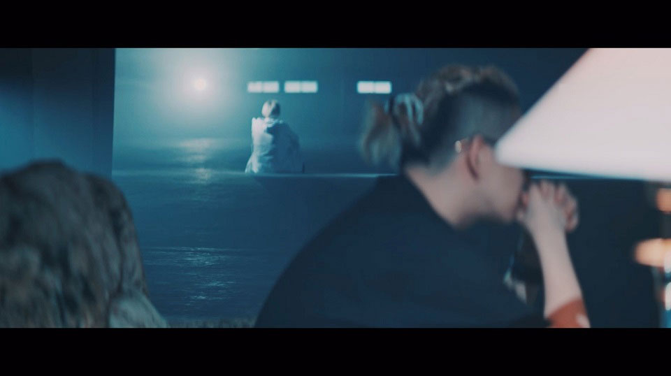 清水翔太「alone feat.SALU」ミュージックビデオのワンシーン。