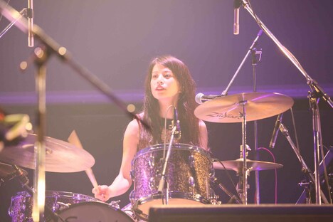 ほな・いこか(Dr)(撮影:猪俣晃一朗)