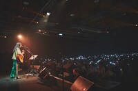 あいみょん「AIMYON TOUR 2018 -TELEPHONE LOBSTER-ADDITIONAL SHOW "TAIWAN"」の様子。（撮影：井手康郎、鈴木友莉）