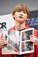 「タクヤのセンスハンパないって！」と言うユーキ。