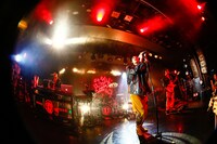 DISH//「劇春!!ロックンロール ダンスダンス革命」宮城・Rensa公演の様子。