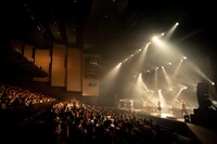 Maison book girl「Maison book girl tour 2018 final『Solitude HOTEL 5F』」の様子。（撮影：稲垣謙一）