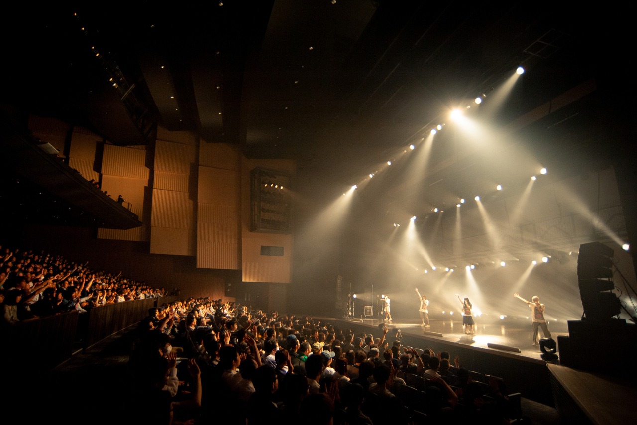 Maison book girl「Maison book girl tour 2018 final『Solitude HOTEL 5F』」の様子。（撮影：稲垣謙一）