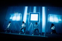 Maison book girl「Maison book girl tour 2018 final『Solitude HOTEL 5F』」の様子。（撮影：稲垣謙一）
