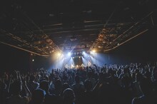 あいみょん「AIMYON TOUR 2018 -TELEPHONE LOBSTER-ADDITIONAL SHOW "TAIWAN"」の様子。（撮影：井手康郎、鈴木友莉）