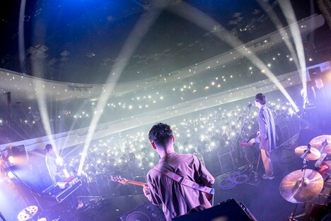 観客が携帯電話のライトを点灯して広がった光景。（撮影：Kousuke Ito）