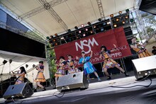 ばってん少女隊と咲良菜緒（チームしゃちほこ）。