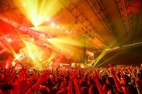 「SATANIC CARNIVAL'18」の様子。（写真提供：PIZZA OF DEATH RECORDS）