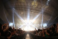 「SATANIC CARNIVAL'18」の様子。（写真提供：PIZZA OF DEATH RECORDS）