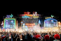 人気画像3位は「SEKAI NO OWARI、巨大な列車と駆け抜けた23万人動員野外ツアー」より、「INSOMNIA TRAIN」6月24日公演の様子。（撮影：太田好治）