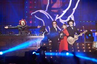 人気画像4位は「SEKAI NO OWARI、巨大な列車と駆け抜けた23万人動員野外ツアー」より、SEKAI NO OWARI。（撮影：太田好治）