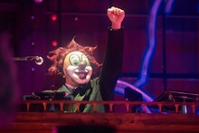 DJ LOVE（DJ）（撮影：アミタマリ）