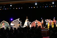 イベント出演者全員による「魔法のような」歌唱の様子。