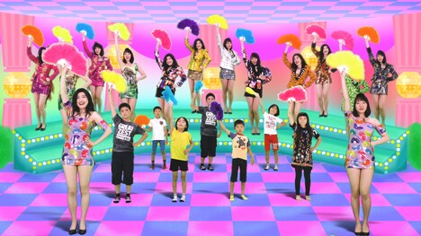 ベッド・イン「ジュリ扇ハレルヤ」ミュージックビデオのワンシーン。