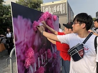 アルバム「Femme Fatale」の“立体ジャケ写”を作るミリヤファン。