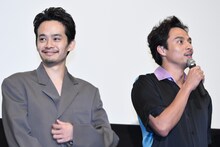 左から池松壮亮、満島真之介。