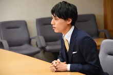 佐竹知事に秋田愛を伝えるユースケ。