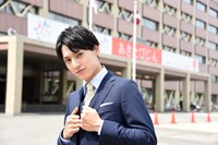 秋田県庁を訪れたユースケ。