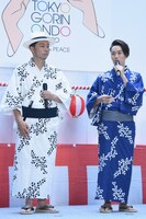 左からEXILE USA、EXILE TETSUYA。