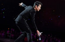 藤井フミヤ「FUMIYA FUJII 30th BEST SPECIAL COUNTDOWN」東京・日本武道館公演の様子。(c)2015 FFM