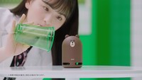 Web限定動画「LINE Clova 実験室 糸電話篇」のワンシーン。