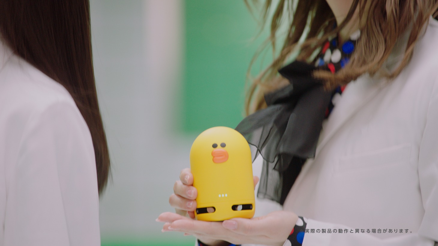 テレビCM「LINE Clova 実験室 大なわとび篇」のワンシーン。