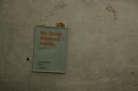 店内の壁には“持ち込み禁止”の張り紙が。