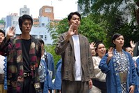 「菊とギロチン」ヒット祈願イベントの様子。前列左から寛一郎、東出昌大、木竜麻生。