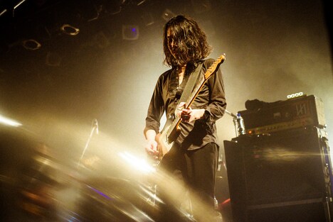 ケンゴマツモト（G / THE NOVEMBERS）（Photo by Atsuki Umeda）