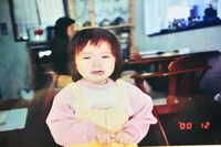 幼少期の安本彩花。