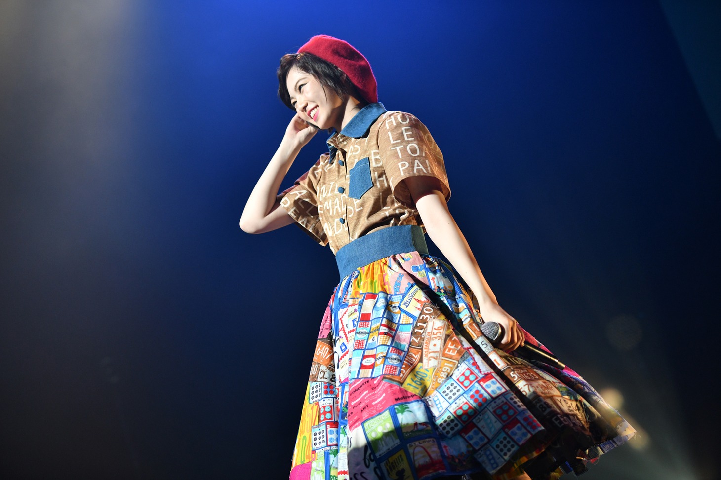 安本彩花