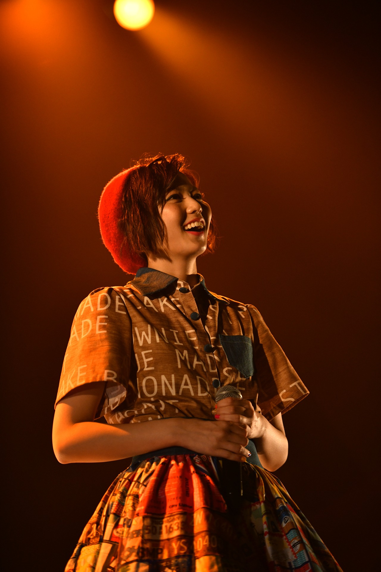 安本彩花