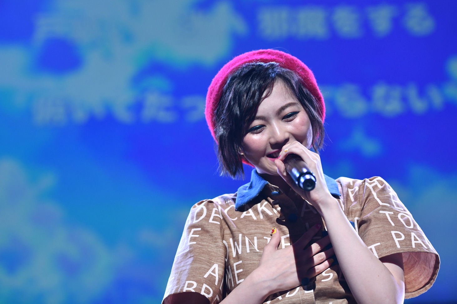 安本彩花