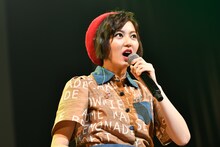 「あやかのあー」「あー」とかつての自己紹介フレーズをひさびさに披露する安本彩花。