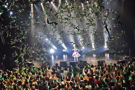 緑色のテープが舞うマイナビBLITZ赤坂。