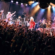 6年目の「ネコフェス」大盛況、アルカラは盟友のギタリスト5人と夢のコラボ
