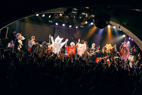 アルカラのアンコールの様子。（撮影：新倉映見）