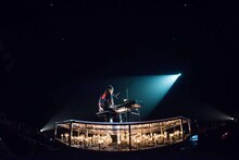 RADWIMPS「Road to Catharsis Tour 2018」神奈川・横浜アリーナ公演の様子。（撮影：ヤオタケシ）