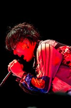 野田洋次郎（Vo, G, Piano）（撮影：ヤオタケシ）